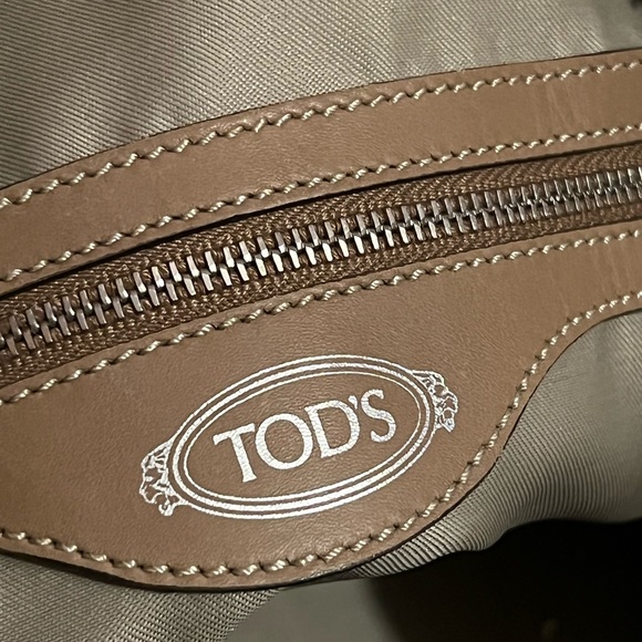 Tod's Convertible D-Styling Bauletto Bag Leather Medium - Picture 12 of 13